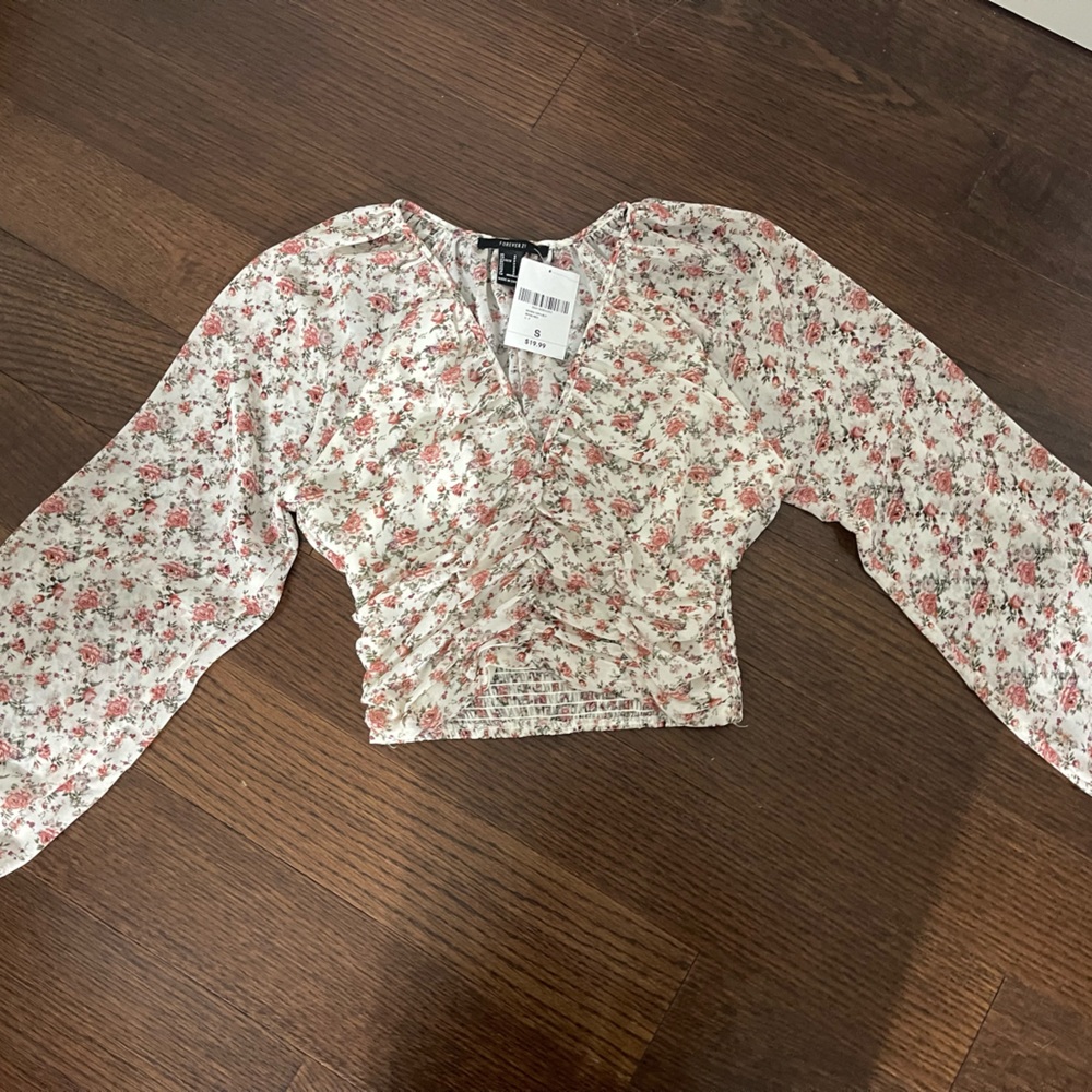 Brand new Forever 21 long sleeve flower print blouse size S.